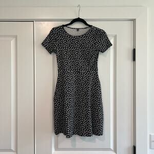 Uniqlo‎ Women's Black Short Sleeve Dress with White Flowers Size Small